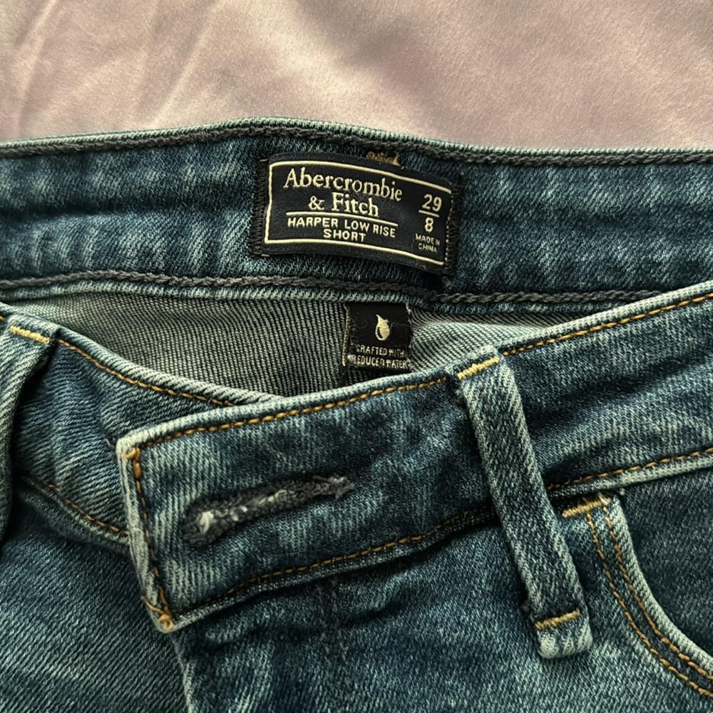 Abercrombie Low Rise ‘Harper’ Jean Shorts - Picture 2 of 3
